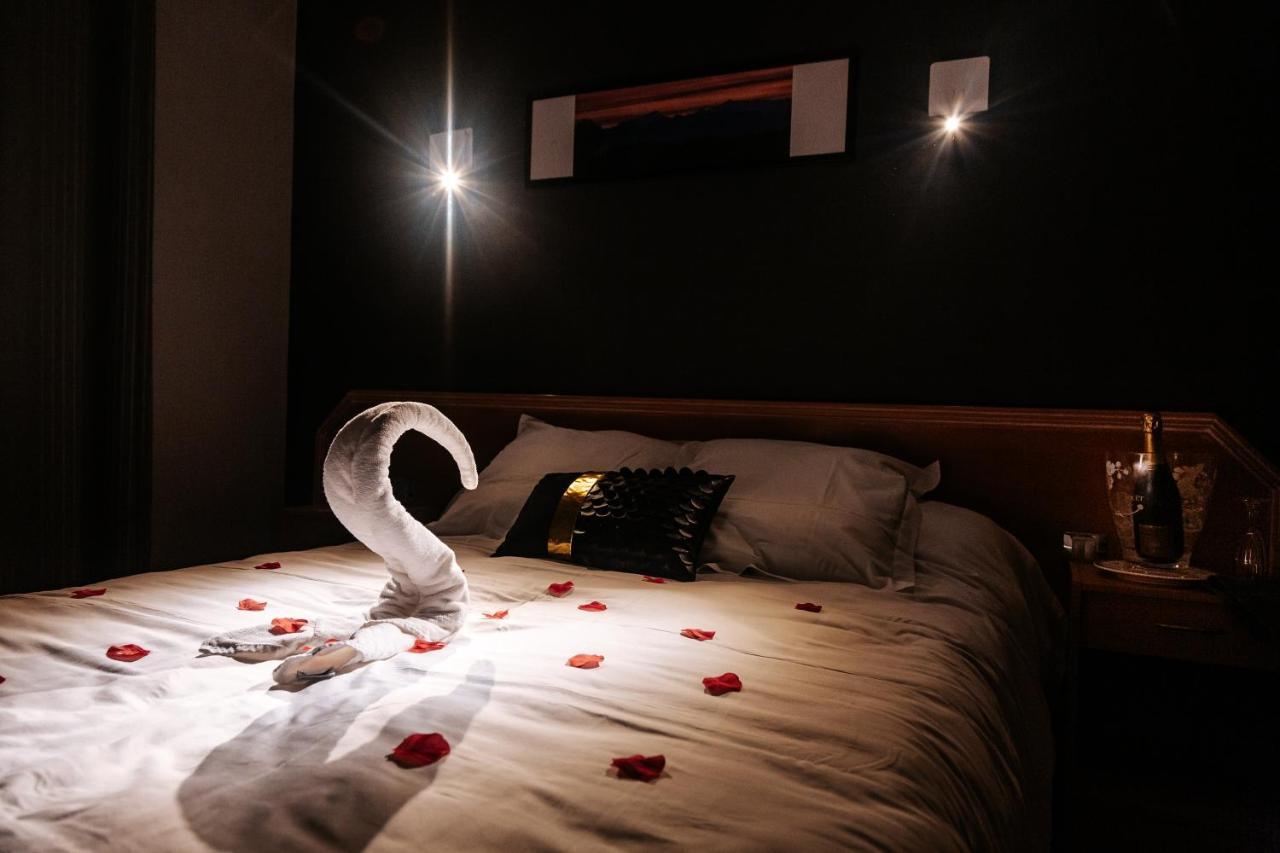 Hotel Le Tivoli Vic-en-Bigorre ภายนอก รูปภาพ
