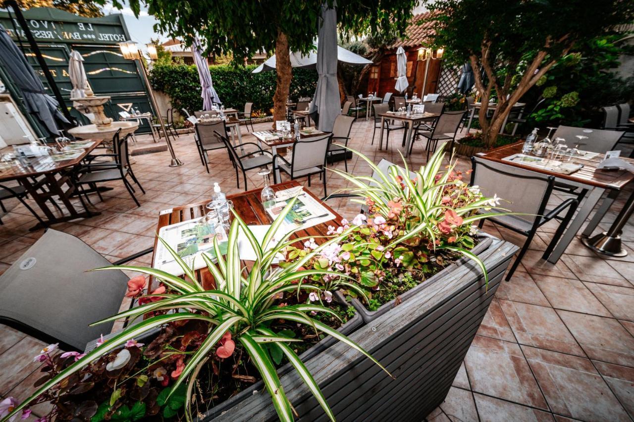 Hotel Le Tivoli Vic-en-Bigorre ภายนอก รูปภาพ