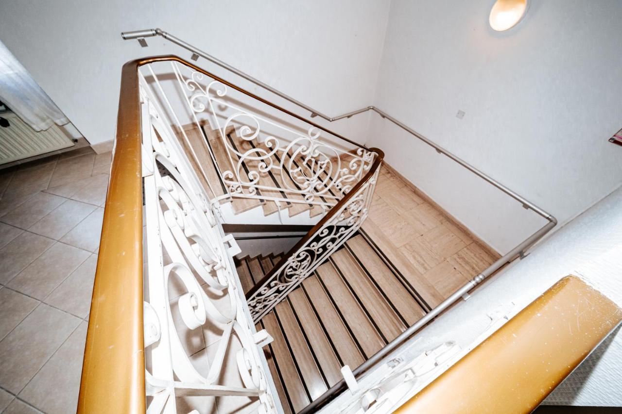 Hotel Le Tivoli Vic-en-Bigorre ภายนอก รูปภาพ