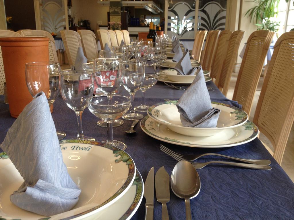 Hotel Le Tivoli Vic-en-Bigorre ภายนอก รูปภาพ