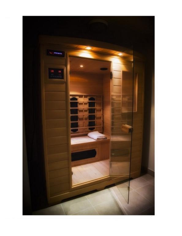 Hotel Le Tivoli Vic-en-Bigorre ภายนอก รูปภาพ