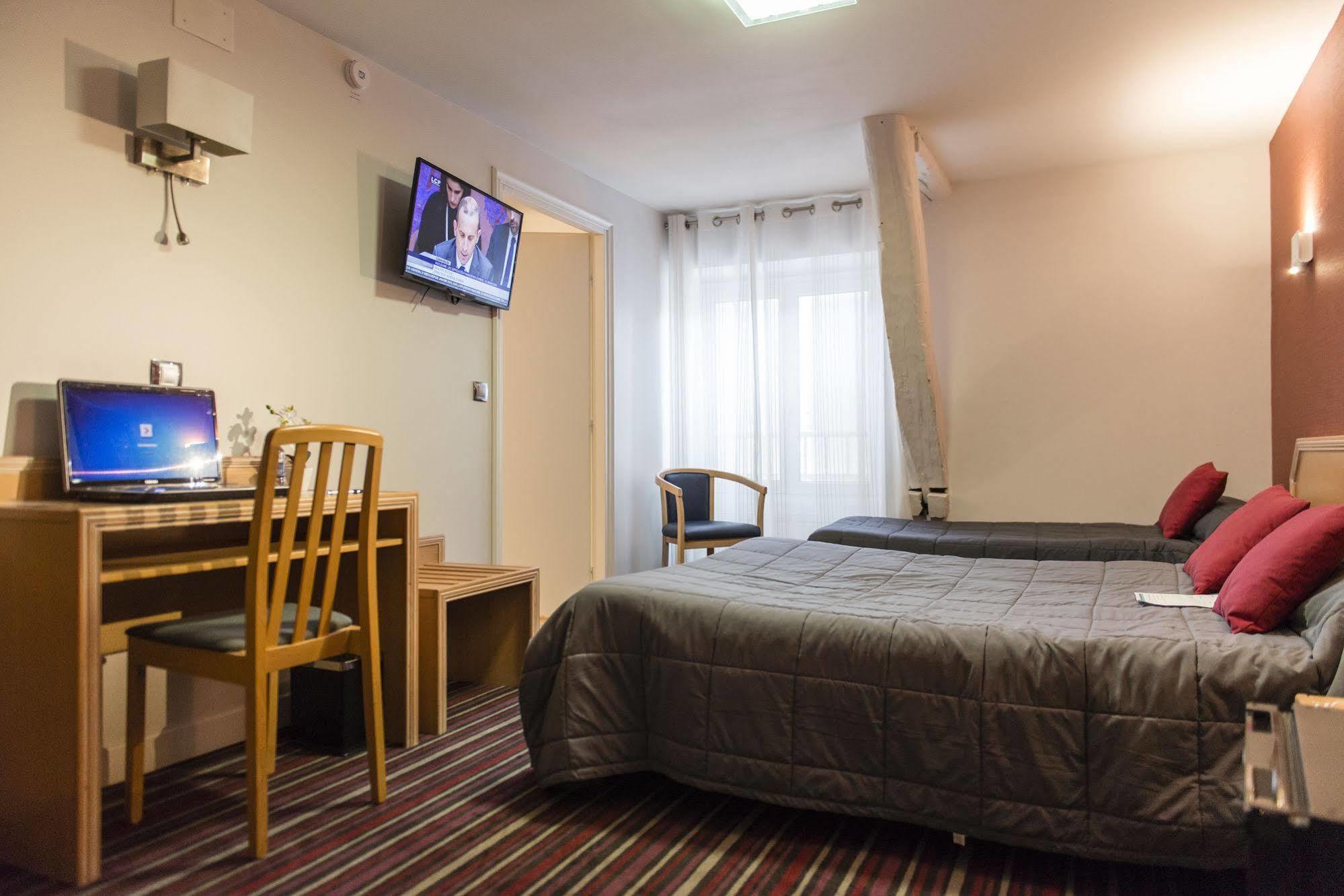 Hotel Le Tivoli Vic-en-Bigorre ภายนอก รูปภาพ
