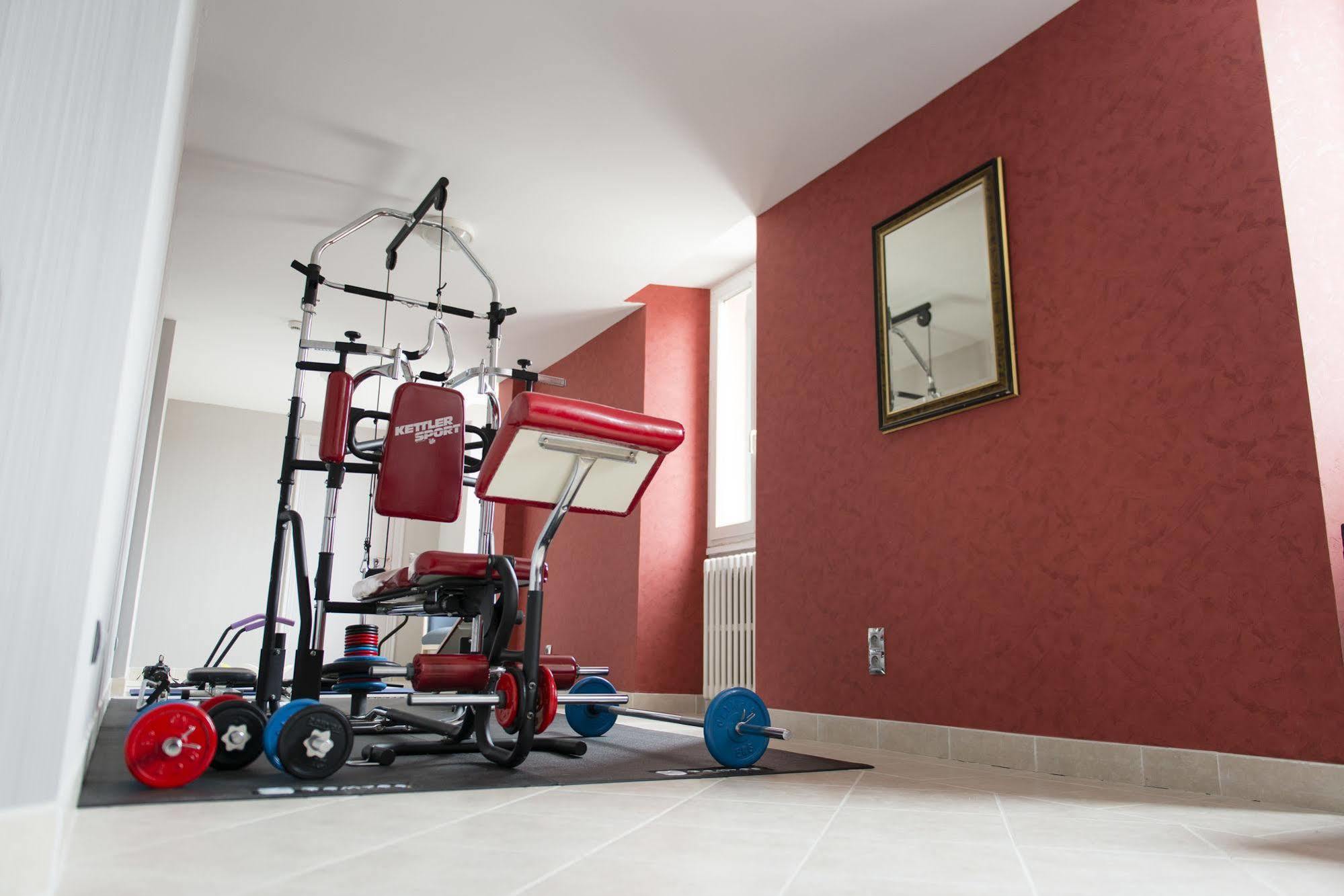 Hotel Le Tivoli Vic-en-Bigorre ภายนอก รูปภาพ