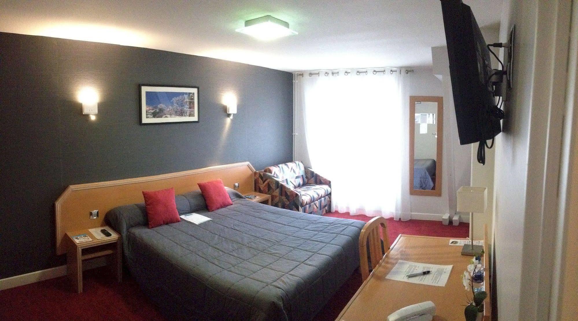 Hotel Le Tivoli Vic-en-Bigorre ภายนอก รูปภาพ